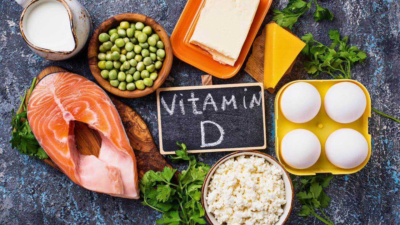 Vitamin D - Das Sonnenvitamin genauer betrachtet! Lebensmittelquellen wie Lachs, Eier und Käse.