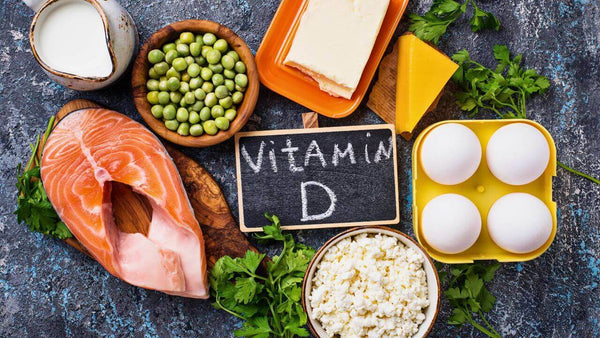 Vitamin D - Das Sonnenvitamin genauer betrachtet! Lebensmittelquellen wie Lachs, Eier und Käse.