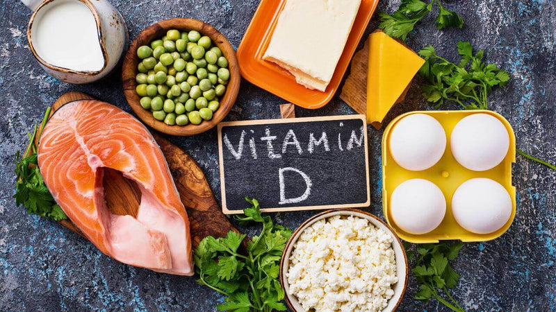 Vitamin D - Das Sonnenvitamin genauer betrachtet! Lebensmittelquellen wie Lachs, Eier und Käse.