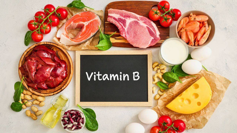 Die B-Vitamine - Ein starkes Team: Lebensmittel reich an B-Vitaminen wie Fleisch, Eiern, Käse und Gemüse.