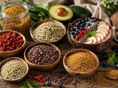 Vielfalt of superfoods in bowls, including chia seeds, goji berries, berries, and nuts, ideal for a healthy diet.