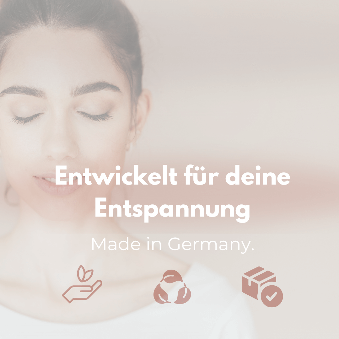 Frau mit geschlossenen Augen, entspannt, mit Text: Entwickelt für deine Entspannung, Made in Germany.