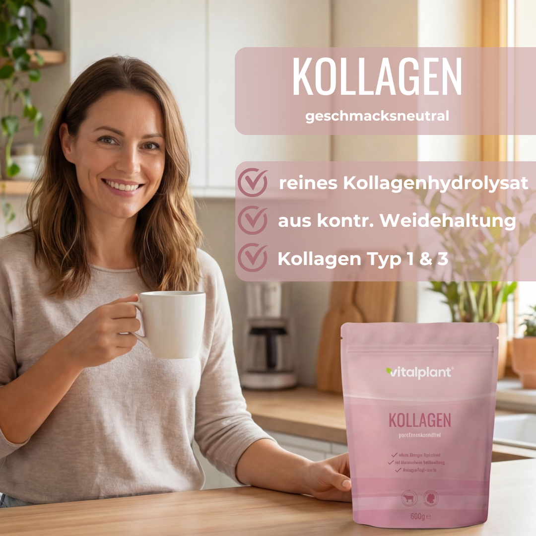 Frau mit Tasse, hält Kollagen Hydrolysat Beutel in der Küche, für gesunde Ernährung und Hautpflege.