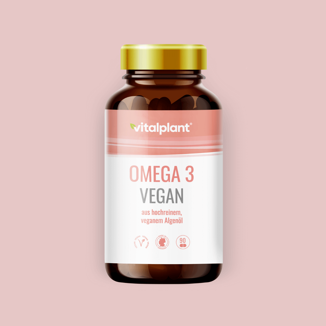 Flasche mit Omega 3 Vegan Kapseln aus hochreinem, veganem Algenöl von vitalplant.