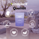 Glutamin Pulver von Vitalplant, vegan und ohne unerwünschte Zusätze in schönem Ambiente präsentiert.