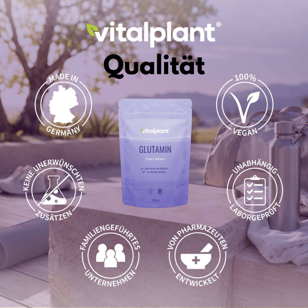 Glutamin Pulver von Vitalplant, vegan und ohne unerwünschte Zusätze in schönem Ambiente präsentiert.